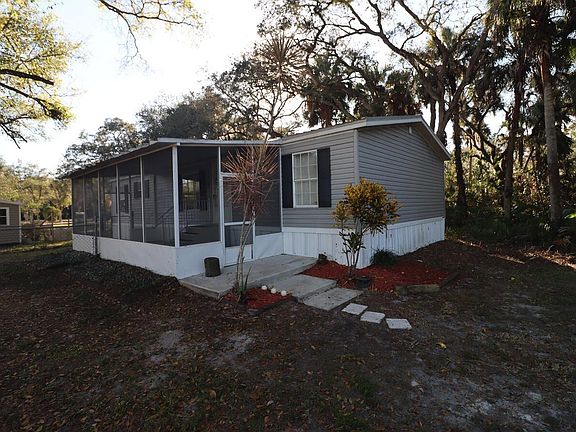 4th image of 375 NE 70th Avenue