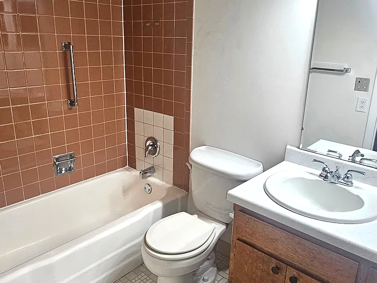 417 W Jefferson St #E4 — Photo 7