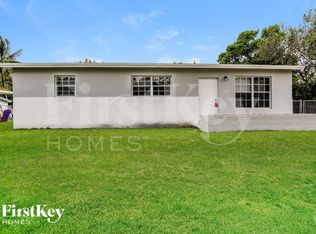 1250 NE 207th Ter, Miami, FL 33179