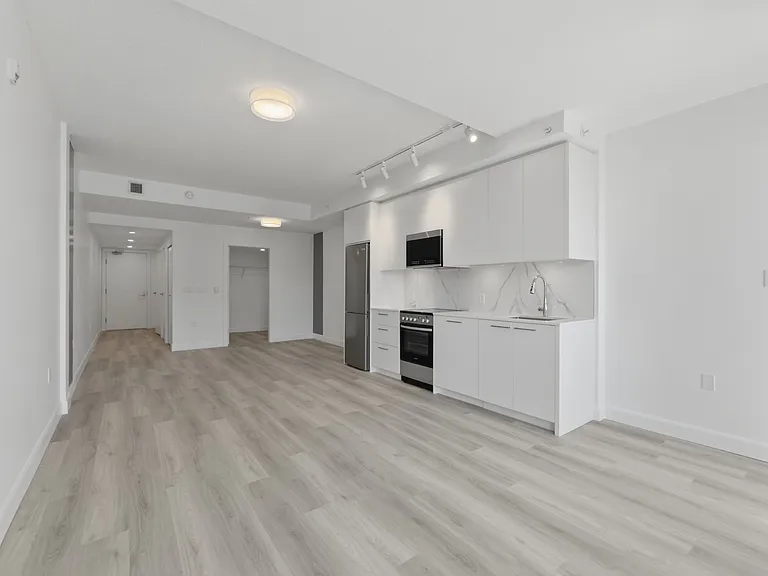 2511 Carolina St — Photo 61