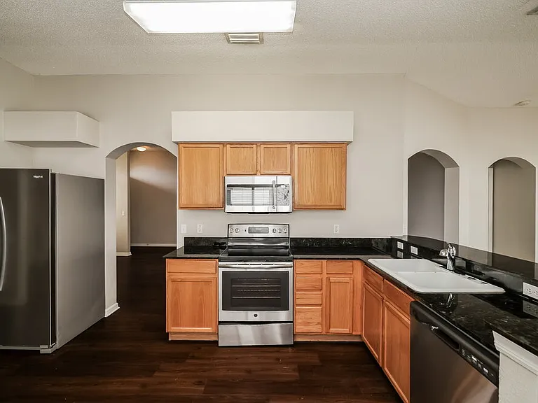 12845 Longcrest Dr — Photo 5