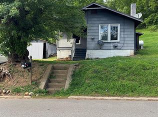 33 Holtzclaw St, Canton, NC 28716