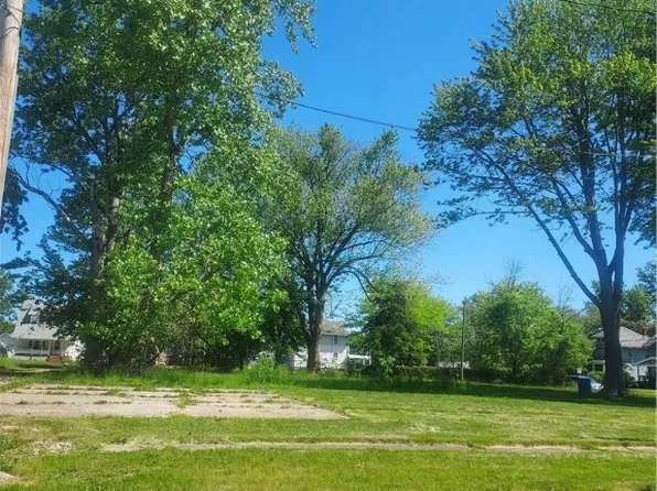 416 13th St, Elyria, OH 44035