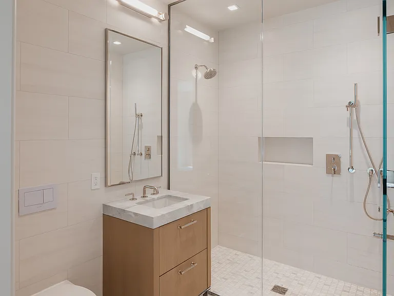 201 E 23rd St #3C — Photo 9