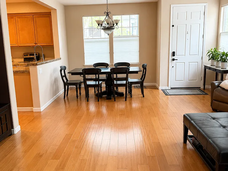 1611 Arianna Ln — Photo 1