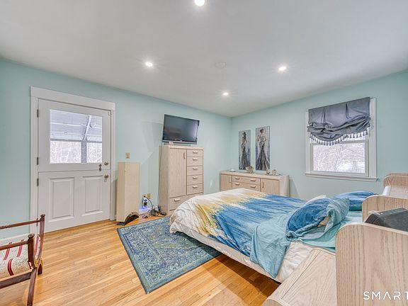 3rd image of 254 Aspetuck Ridge Road