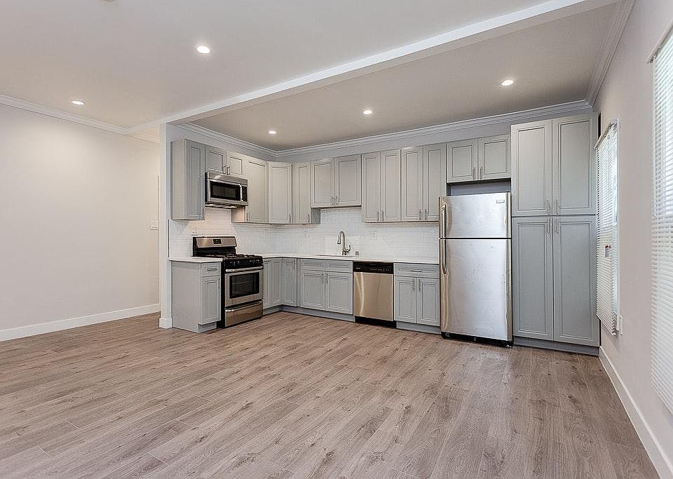 2nd image of 1325 Ingraham St APT 202