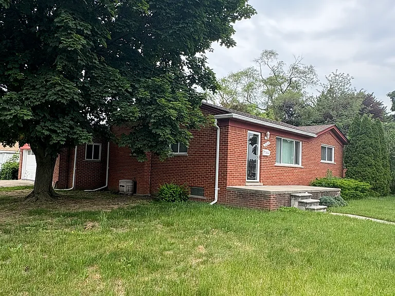 32624 Windsor St — Photo 4