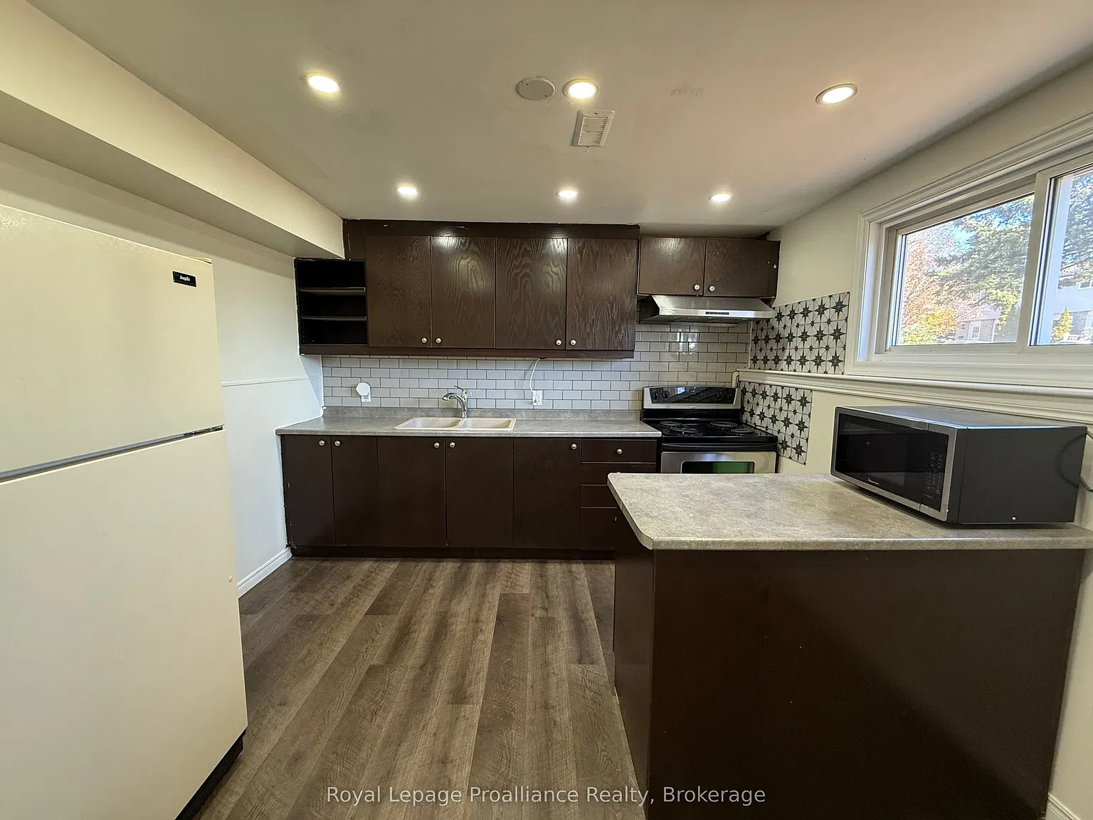 3 bed, $2,000 — Photo 2