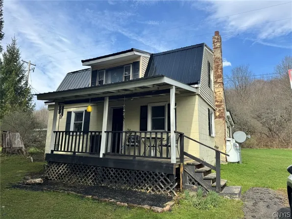 6698 Truxton Tully Rd, Tully, NY 13159