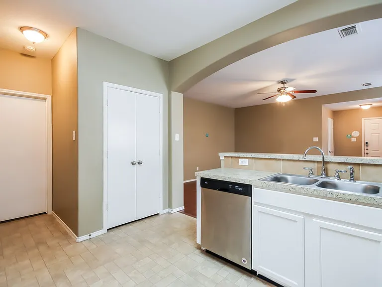 9315 Cold River Ct — Photo 5