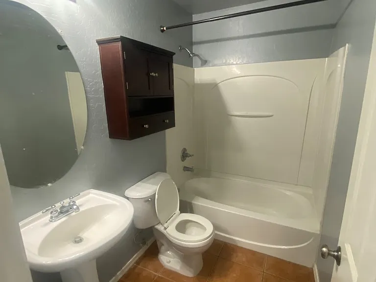454 N Alder Ct — Photo 4