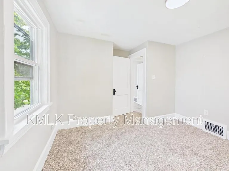 2899 Northland St — Photo 35