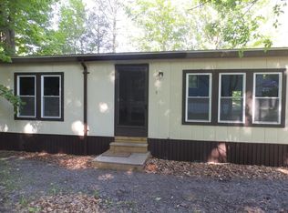 147 Spruce St, Greentown, PA 18426