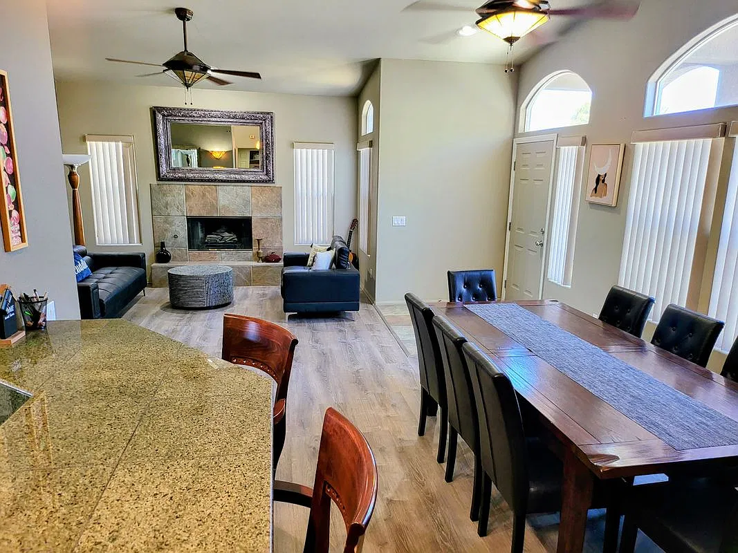 4 bed, 2.0 bath, 2300 sqft, $4,050 — Photo 4