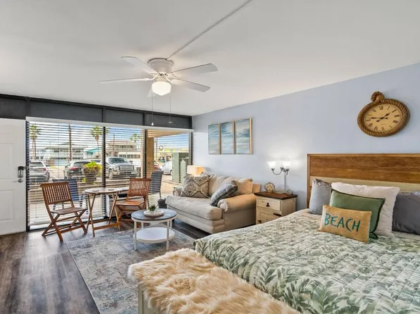1021-1021 S Water St #111, Rockport, TX 78382