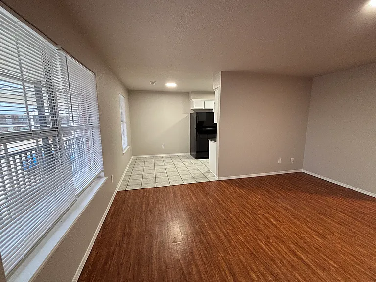 Park Plaza Apartments — Photo 39