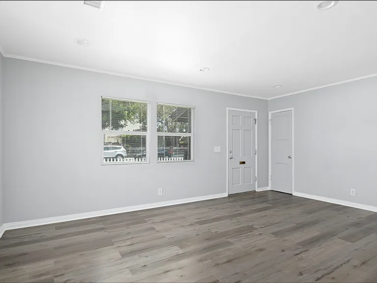 7913 Milton Ave — Photo 6