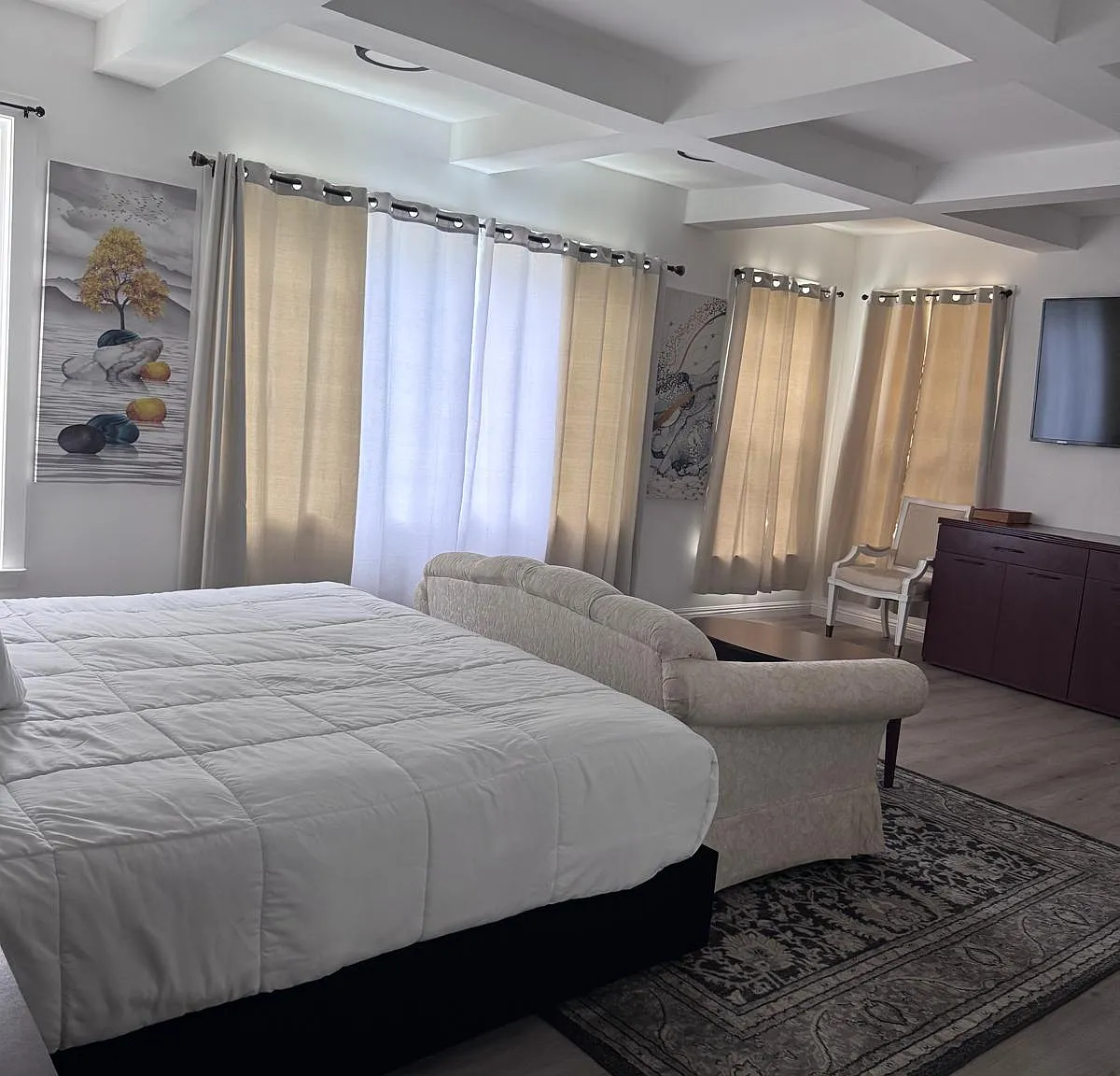 9 bed, 4500 sqft, $9,895 — Photo 4