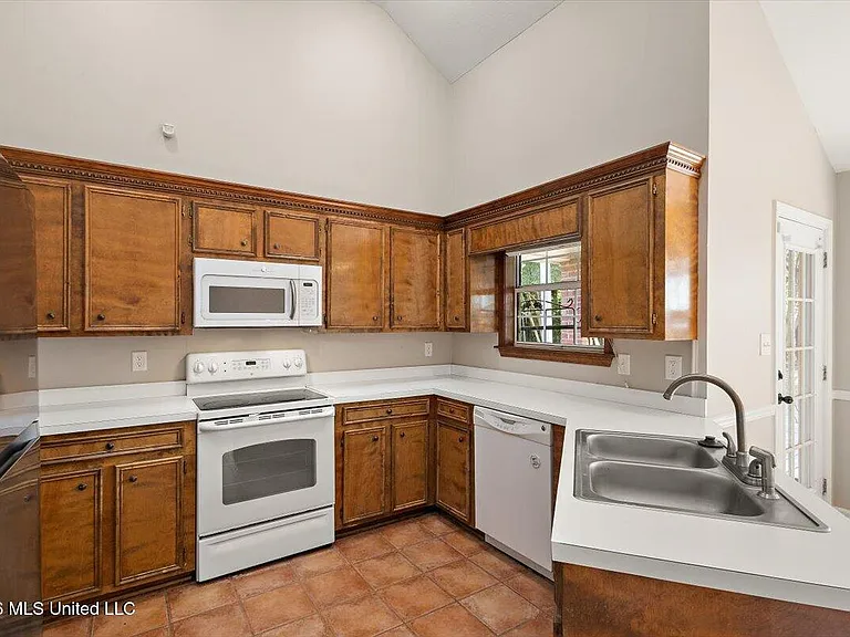 33 Peppermill Dr — Photo 11