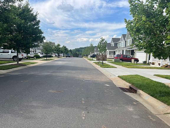5th image of 521 Lakeview Dr