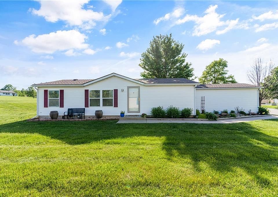 1st image of 931 NE White Oaks Ln