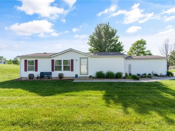 931 NE White Oaks Ln, Oak Grove, MO 64075