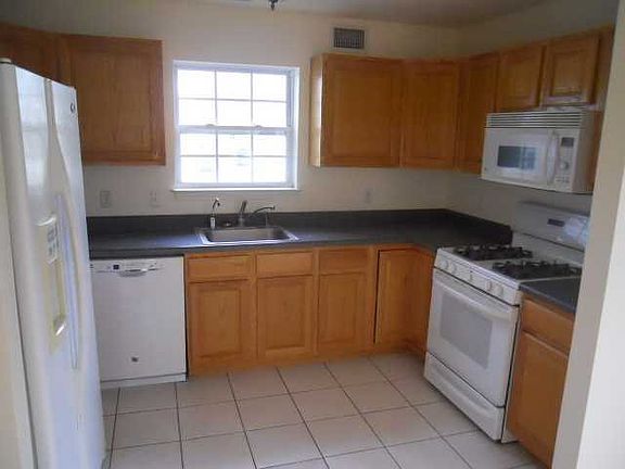 4th image of 131 Pinebrook Dr #131