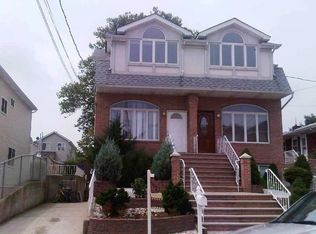 28 Mills Ave, Staten Island, NY 10305