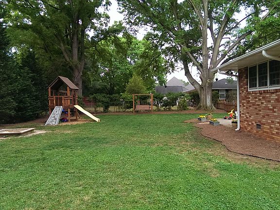 3rd image of 22 Larkwood Cir