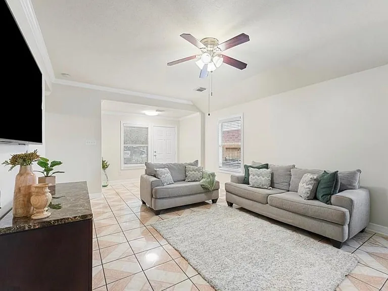 1614 York Creek Dr — Photo 7