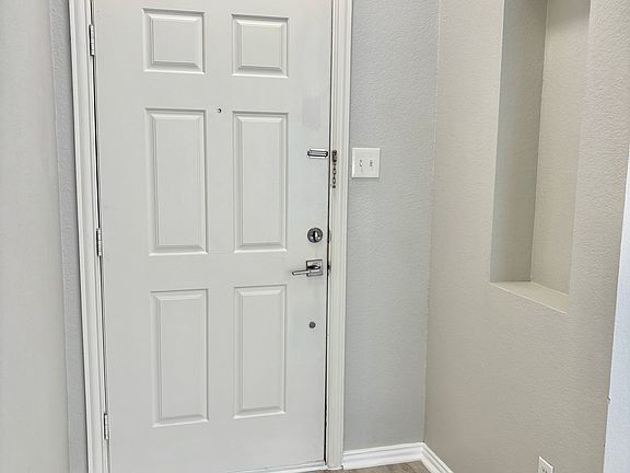 4th image of 370 Stefhanie Dr