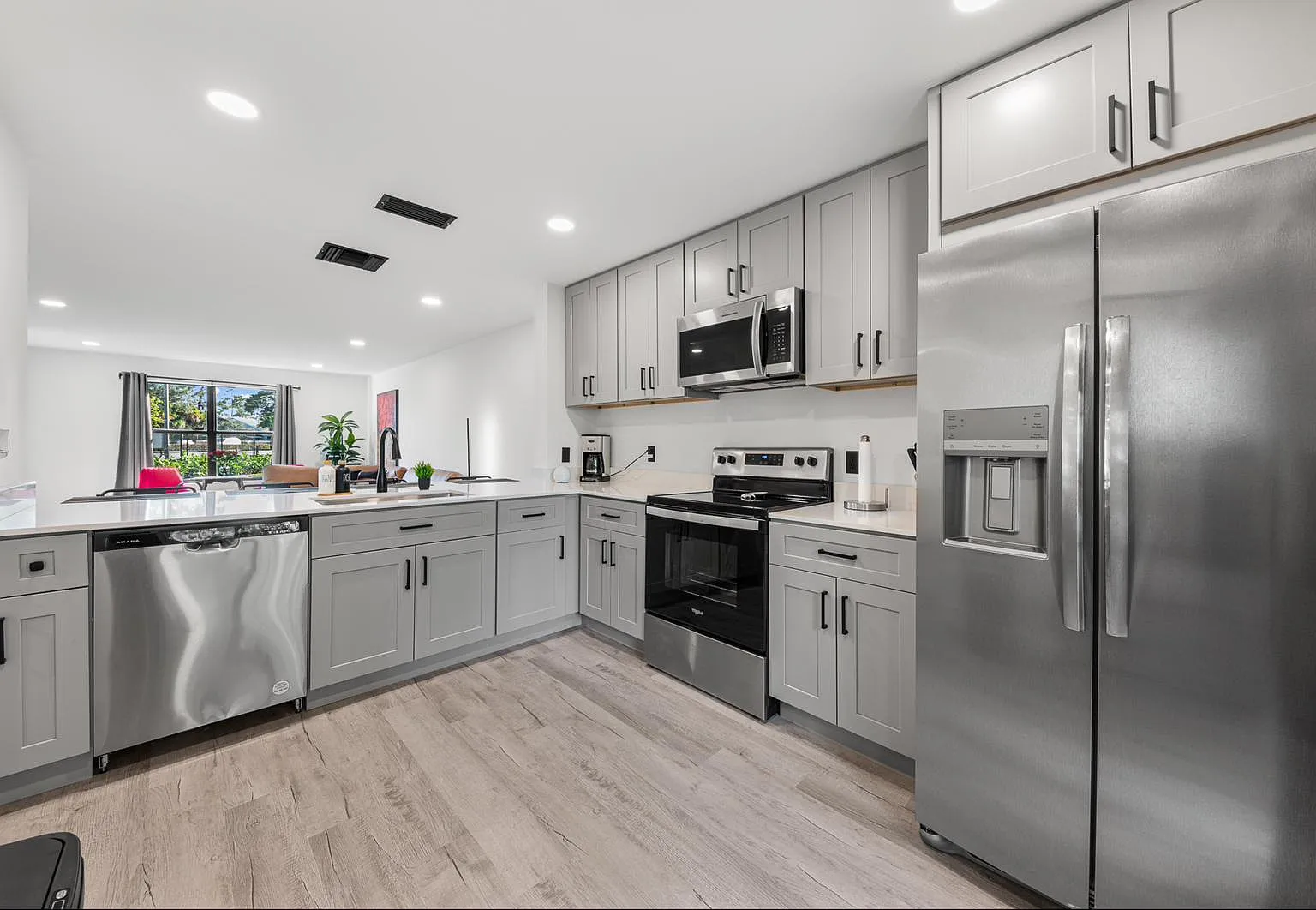 2 bed, 2.0 bath, 1180 sqft, $4,250 — Photo 4