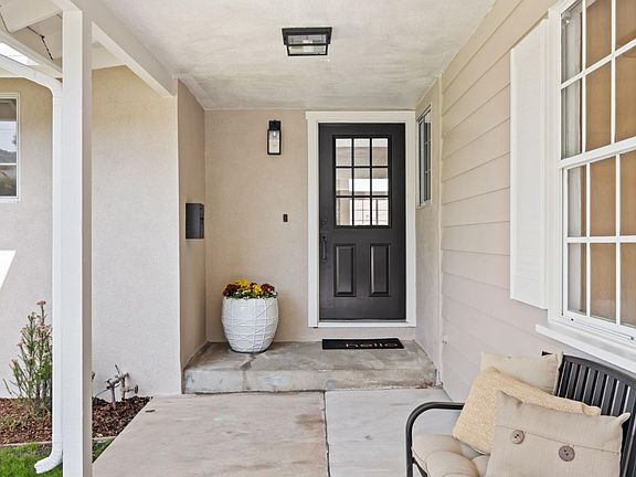 2nd image of 1661 Hyacinth Ln