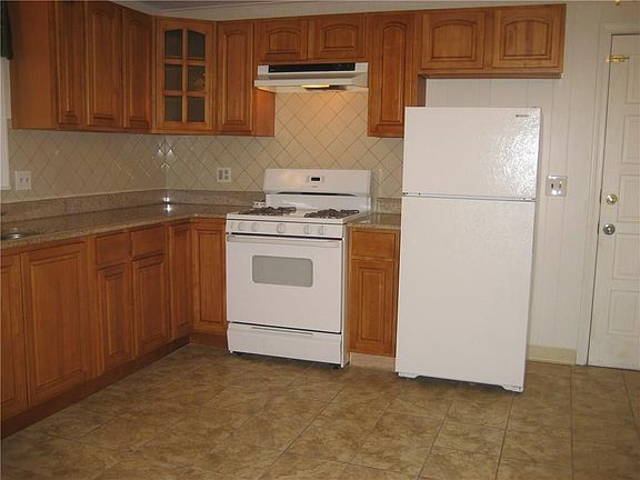 3rd image of 297 Woonasquatucket Ave