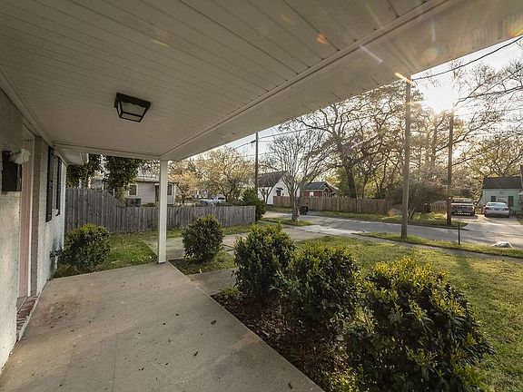 5th image of 2931 Peronne Ave