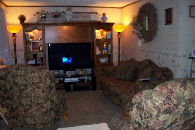 2nd image of 115 E Kilbourne Dr