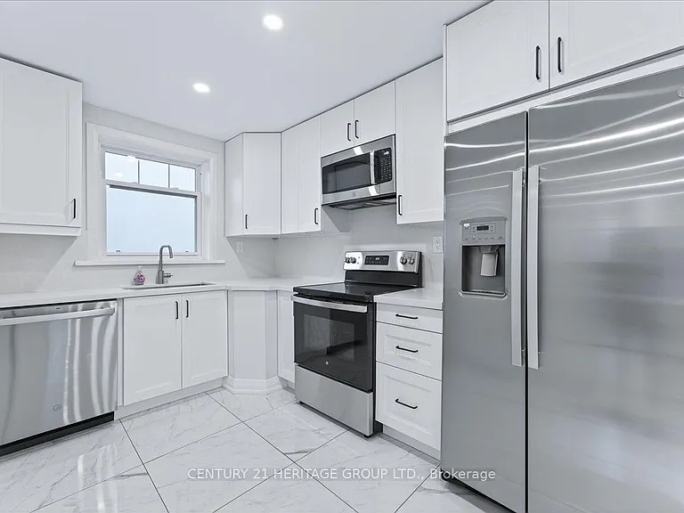 39 Reiner Rd #UPPER — Photo 15