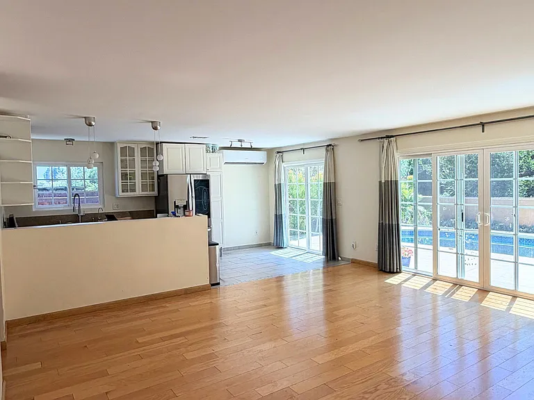 2036 Boundary St — Photo 5