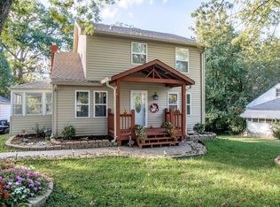 5 Oakwood Ln, Saint Louis, MO 63129