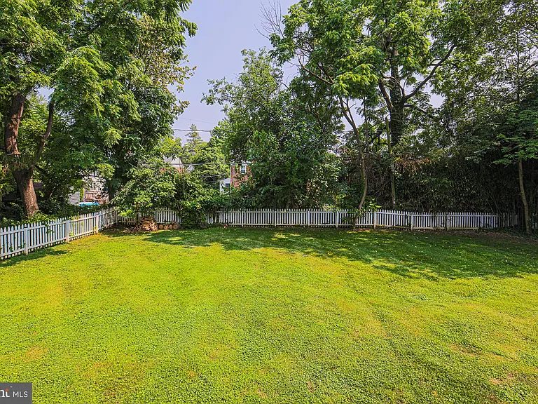 215 Clarendon Ave — Photo 14