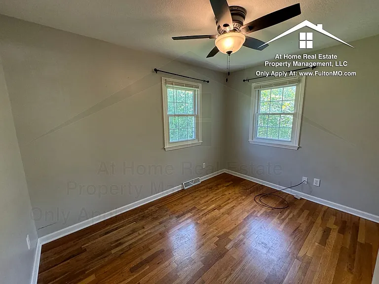 1304 Bradley Ln — Photo 20