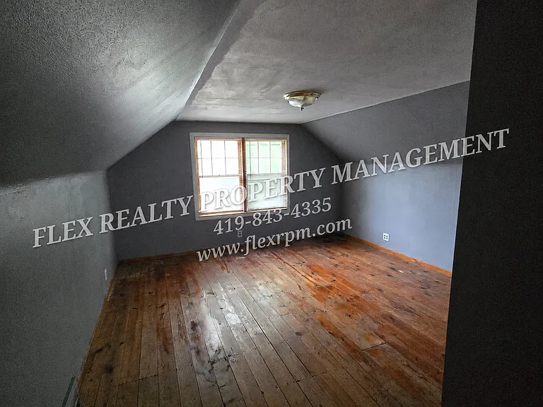 3901 Leybourn Ave — Photo 5