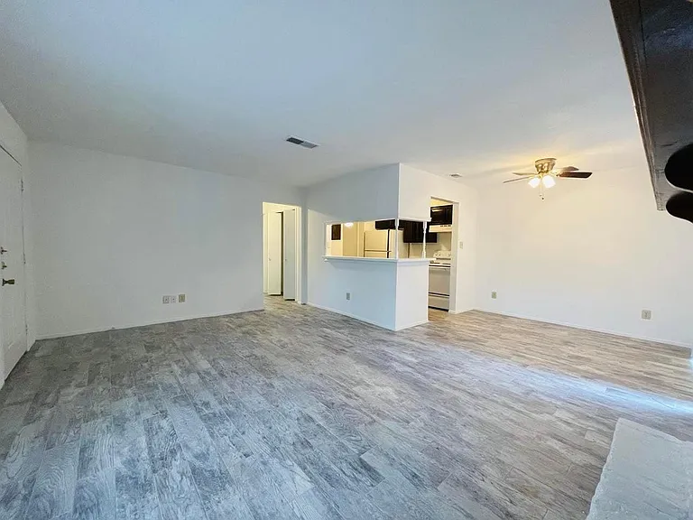 Pinewood Townhomes — Photo 20