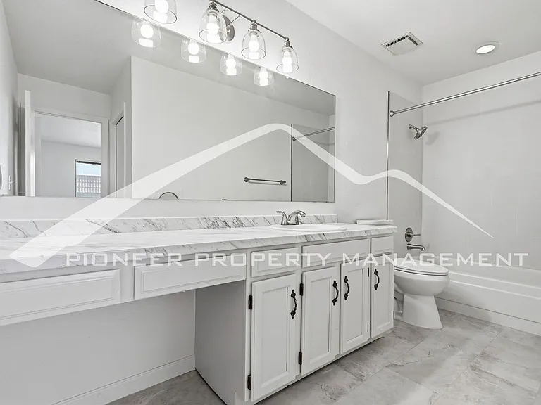 1465 S Troy St — Photo 10