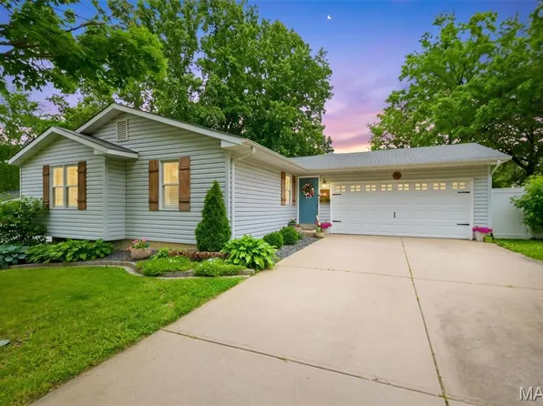 13 Spring Fawn Ln, Saint Peters, MO 63376