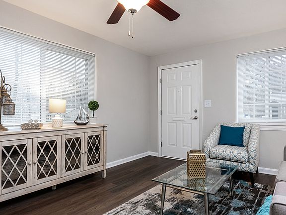 Deluxe Living Room