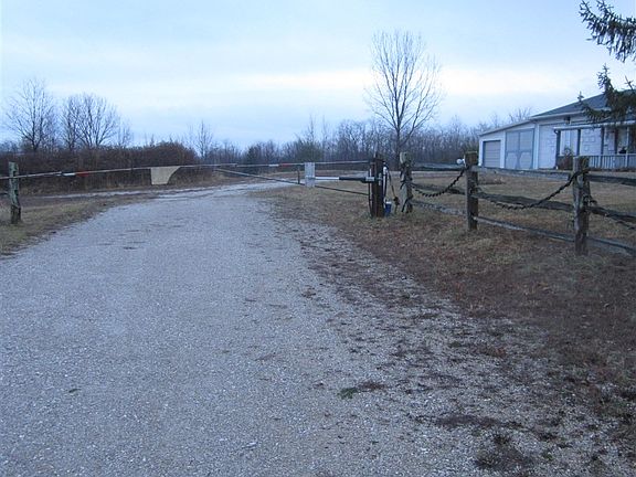 3rd image of 1676 N Highway 79