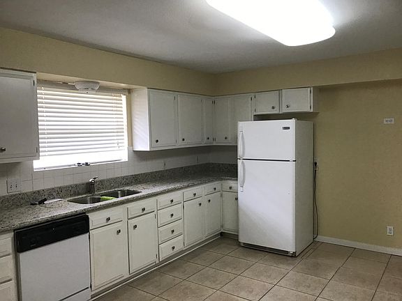 3rd image of 2720 Cypress Dr
