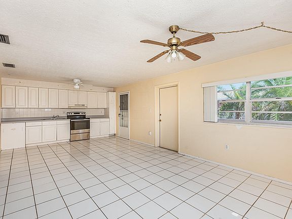 5th image of 610 Jefferson Ave APT 8